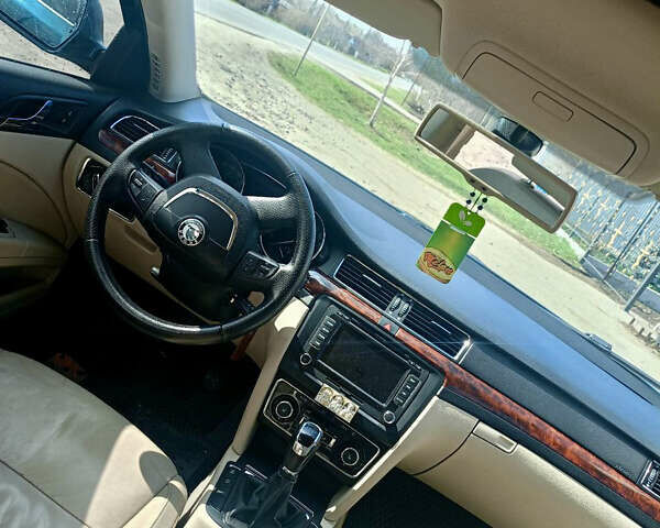 Синий Шкода Суперб, объемом двигателя 1.6 л и пробегом 195 тыс. км за 10900 $, фото 5 на Automoto.ua