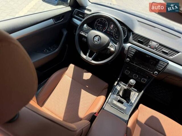 Синій Шкода Суперб, об'ємом двигуна 1.6 л та пробігом 284 тис. км за 13500 $, фото 31 на Automoto.ua