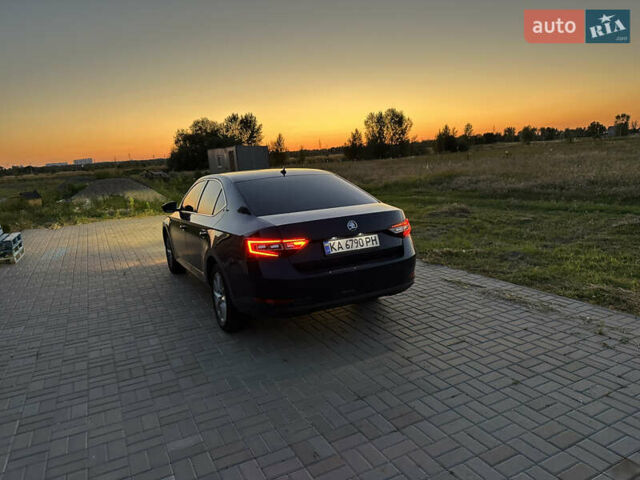 Синій Шкода Суперб, об'ємом двигуна 1.97 л та пробігом 250 тис. км за 15999 $, фото 7 на Automoto.ua