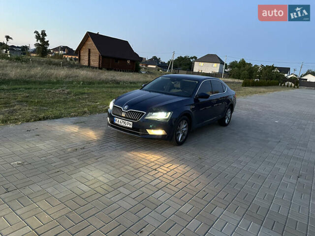 Синій Шкода Суперб, об'ємом двигуна 1.97 л та пробігом 250 тис. км за 15999 $, фото 10 на Automoto.ua