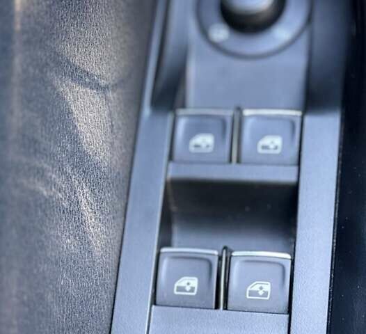 Синій Шкода Суперб, об'ємом двигуна 2.01 л та пробігом 296 тис. км за 15200 $, фото 13 на Automoto.ua