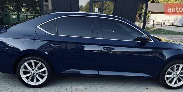 Синій Шкода Суперб, об'ємом двигуна 2.01 л та пробігом 296 тис. км за 15200 $, фото 4 на Automoto.ua