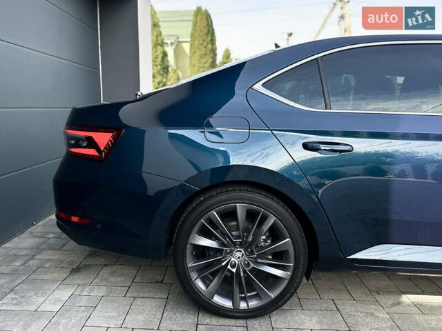 Синий Шкода Суперб, объемом двигателя 1.97 л и пробегом 101 тыс. км за 27499 $, фото 3 на Automoto.ua