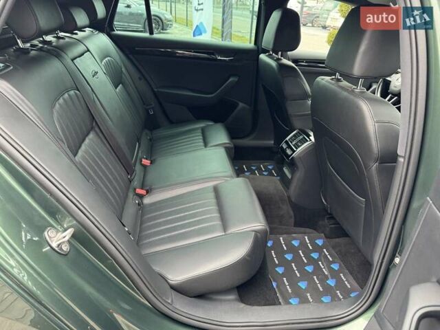 Зелений Шкода Суперб, об'ємом двигуна 2 л та пробігом 236 тис. км за 23900 $, фото 35 на Automoto.ua