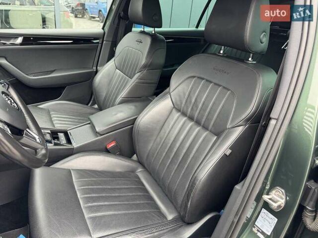 Зелений Шкода Суперб, об'ємом двигуна 2 л та пробігом 236 тис. км за 23900 $, фото 19 на Automoto.ua