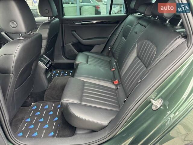 Зелений Шкода Суперб, об'ємом двигуна 2 л та пробігом 236 тис. км за 23900 $, фото 30 на Automoto.ua