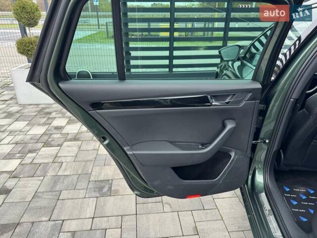 Зелений Шкода Суперб, об'ємом двигуна 2 л та пробігом 236 тис. км за 23900 $, фото 29 на Automoto.ua