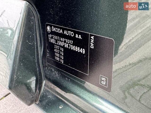 Зелений Шкода Суперб, об'ємом двигуна 2 л та пробігом 236 тис. км за 23900 $, фото 43 на Automoto.ua