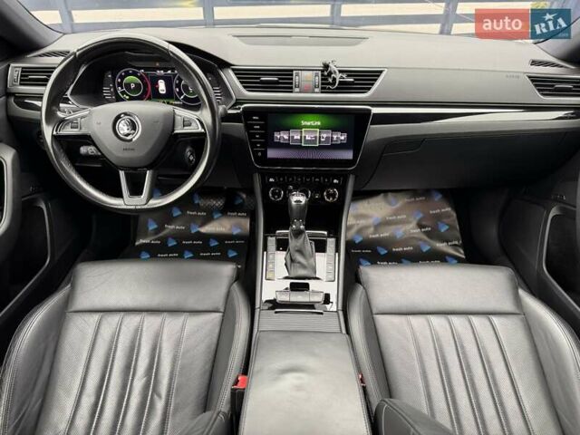 Зелений Шкода Суперб, об'ємом двигуна 2 л та пробігом 236 тис. км за 23900 $, фото 3 на Automoto.ua