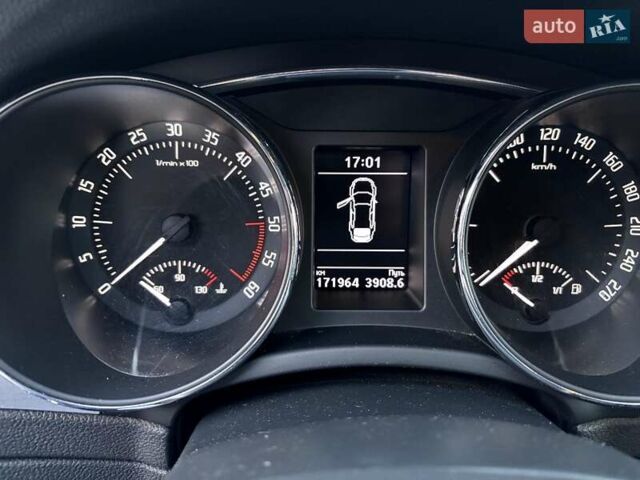 Шкода Суперб 2014 в Дубно на Automoto.ua Зеленый Шкода Суперб, объемом двигателя 1.6 л и пробегом 171 тыс. км за 13000 $, фото 3 на Automoto.ua