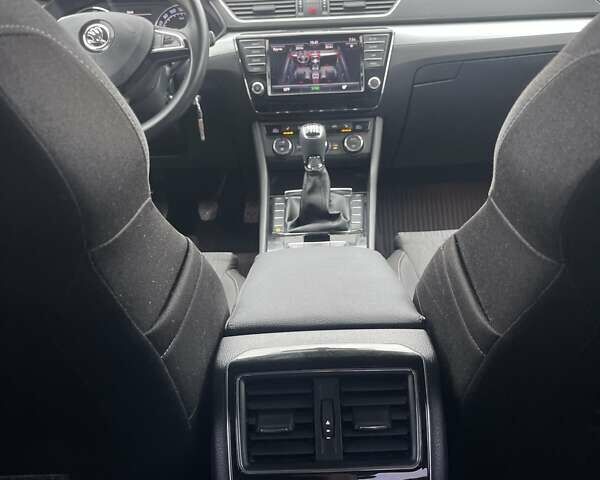 Зелений Шкода Суперб, об'ємом двигуна 1.8 л та пробігом 174 тис. км за 15000 $, фото 69 на Automoto.ua