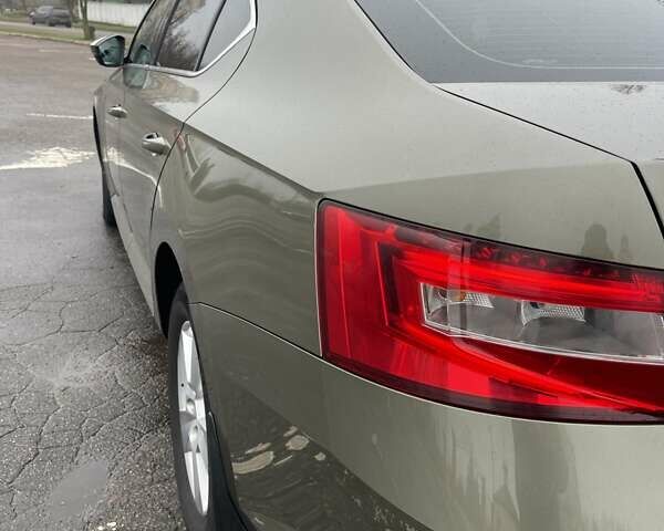 Зелений Шкода Суперб, об'ємом двигуна 1.8 л та пробігом 174 тис. км за 15000 $, фото 24 на Automoto.ua