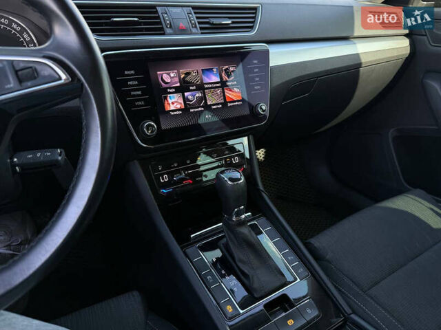 Зеленый Шкода Суперб, объемом двигателя 1.97 л и пробегом 225 тыс. км за 18999 $, фото 4 на Automoto.ua