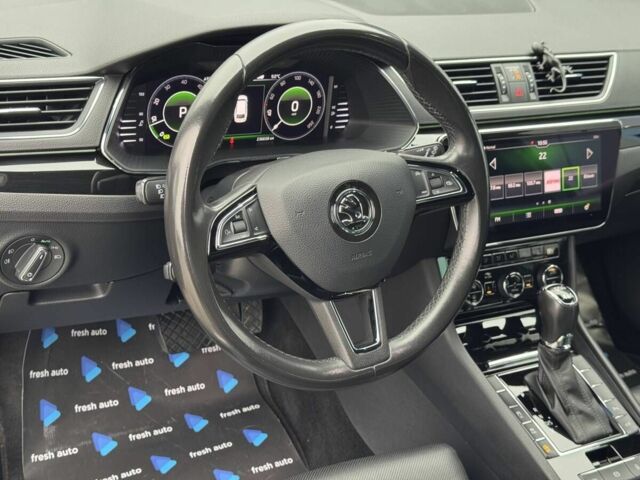 Зелений Шкода Суперб, об'ємом двигуна 2 л та пробігом 232 тис. км за 23900 $, фото 16 на Automoto.ua