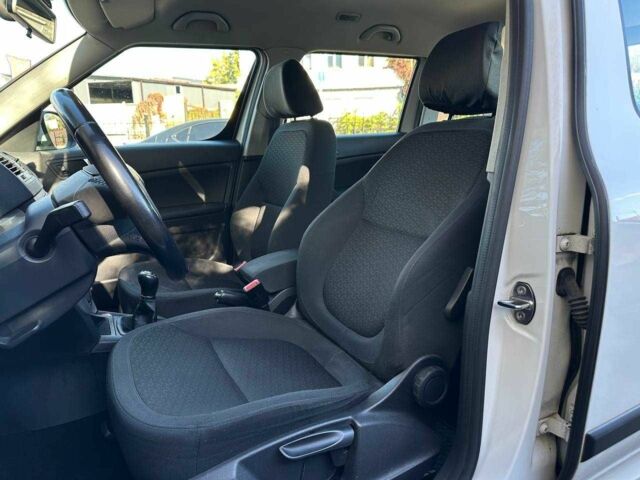 Белый Шкода Ети, объемом двигателя 0 л и пробегом 181 тыс. км за 8790 $, фото 8 на Automoto.ua