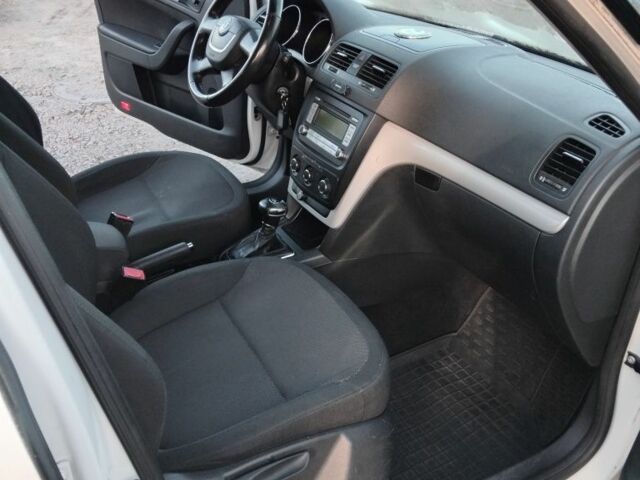 Белый Шкода Ети, объемом двигателя 1.2 л и пробегом 255 тыс. км за 5500 $, фото 13 на Automoto.ua