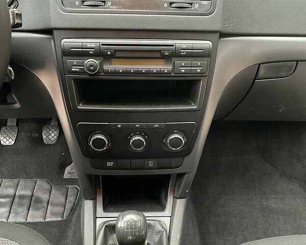 Білий Шкода Єті, об'ємом двигуна 2 л та пробігом 349 тис. км за 7200 $, фото 11 на Automoto.ua