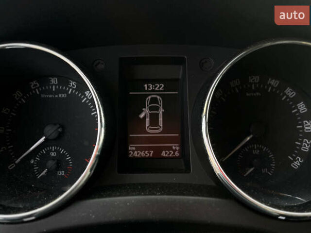 Білий Шкода Єті, об'ємом двигуна 1.2 л та пробігом 152 тис. км за 9900 $, фото 15 на Automoto.ua