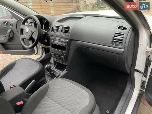 Білий Шкода Єті, об'ємом двигуна 2 л та пробігом 349 тис. км за 7200 $, фото 6 на Automoto.ua