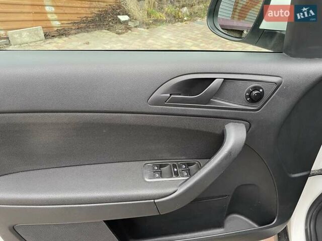 Білий Шкода Єті, об'ємом двигуна 2 л та пробігом 349 тис. км за 7200 $, фото 10 на Automoto.ua