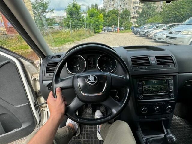 Белый Шкода Ети, объемом двигателя 1.2 л и пробегом 288 тыс. км за 3839 $, фото 5 на Automoto.ua