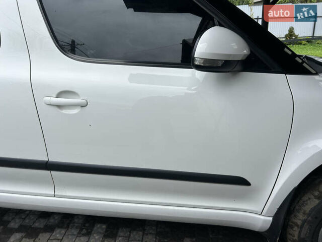 Білий Шкода Єті, об'ємом двигуна 1.2 л та пробігом 194 тис. км за 8600 $, фото 18 на Automoto.ua