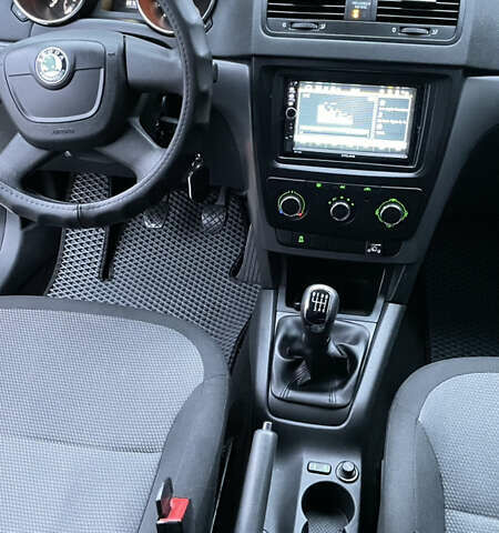 Білий Шкода Єті, об'ємом двигуна 1.2 л та пробігом 221 тис. км за 8200 $, фото 18 на Automoto.ua