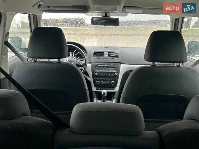 Білий Шкода Єті, об'ємом двигуна 1.4 л та пробігом 200 тис. км за 8999 $, фото 10 на Automoto.ua