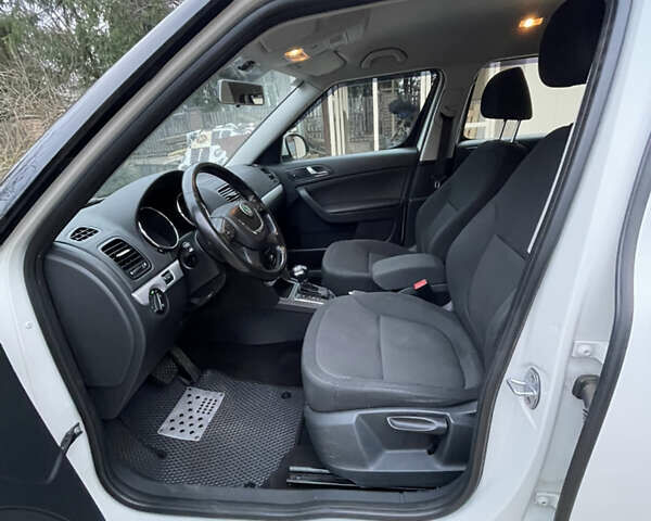 Білий Шкода Єті, об'ємом двигуна 1.2 л та пробігом 225 тис. км за 7300 $, фото 13 на Automoto.ua