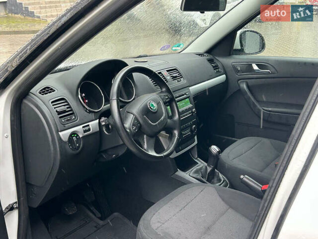 Білий Шкода Єті, об'ємом двигуна 1.4 л та пробігом 200 тис. км за 8999 $, фото 8 на Automoto.ua