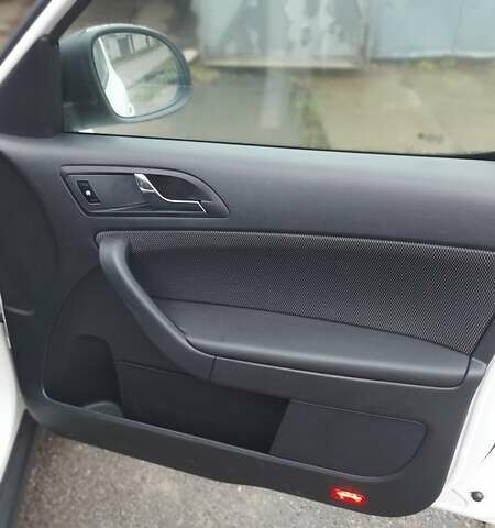 Білий Шкода Єті, об'ємом двигуна 1.6 л та пробігом 219 тис. км за 7700 $, фото 3 на Automoto.ua