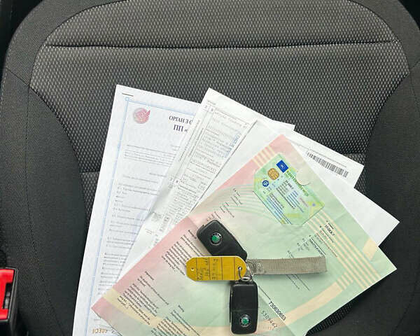 Білий Шкода Єті, об'ємом двигуна 1.4 л та пробігом 200 тис. км за 8999 $, фото 12 на Automoto.ua