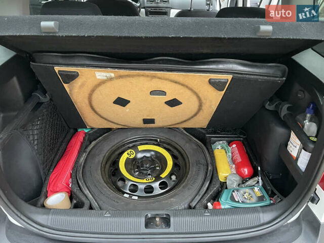 Білий Шкода Єті, об'ємом двигуна 1.2 л та пробігом 225 тис. км за 7300 $, фото 10 на Automoto.ua