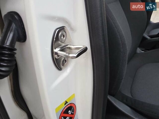 Білий Шкода Єті, об'ємом двигуна 1.2 л та пробігом 220 тис. км за 6999 $, фото 89 на Automoto.ua