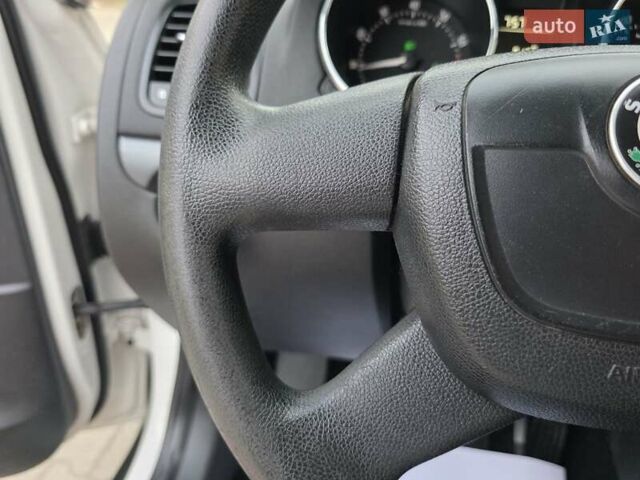 Білий Шкода Єті, об'ємом двигуна 1.2 л та пробігом 220 тис. км за 6999 $, фото 72 на Automoto.ua