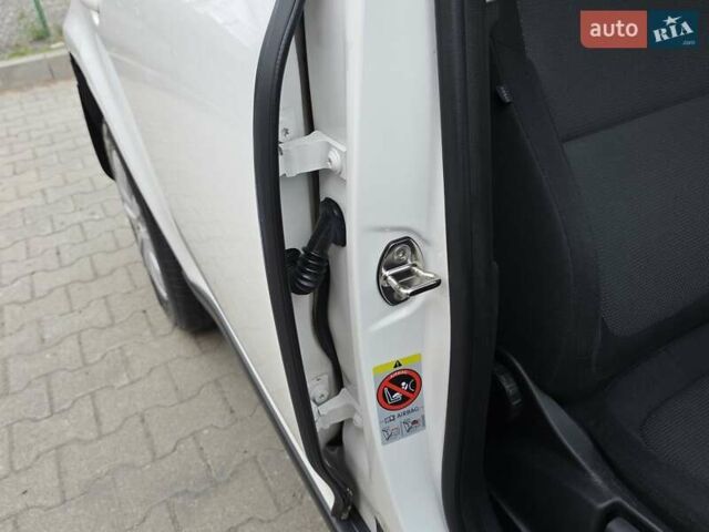 Білий Шкода Єті, об'ємом двигуна 1.2 л та пробігом 220 тис. км за 6999 $, фото 90 на Automoto.ua