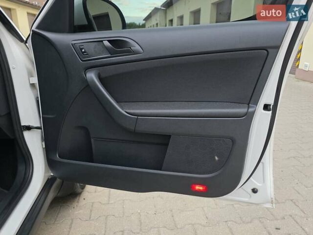 Білий Шкода Єті, об'ємом двигуна 1.2 л та пробігом 220 тис. км за 6999 $, фото 93 на Automoto.ua