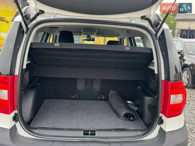 Белый Шкода Ети, объемом двигателя 2 л и пробегом 186 тыс. км за 10900 $, фото 43 на Automoto.ua