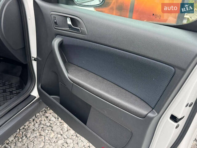 Белый Шкода Ети, объемом двигателя 2 л и пробегом 186 тыс. км за 10900 $, фото 37 на Automoto.ua