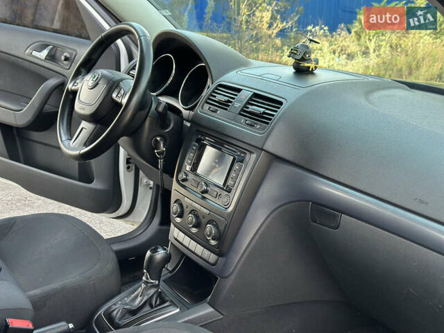 Білий Шкода Єті, об'ємом двигуна 1.2 л та пробігом 202 тис. км за 7500 $, фото 18 на Automoto.ua