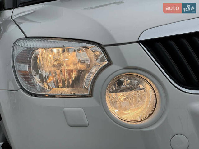 Белый Шкода Ети, объемом двигателя 2 л и пробегом 186 тыс. км за 10900 $, фото 18 на Automoto.ua