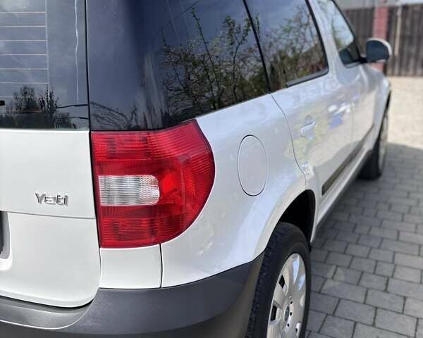 Білий Шкода Єті, об'ємом двигуна 2 л та пробігом 269 тис. км за 8500 $, фото 3 на Automoto.ua