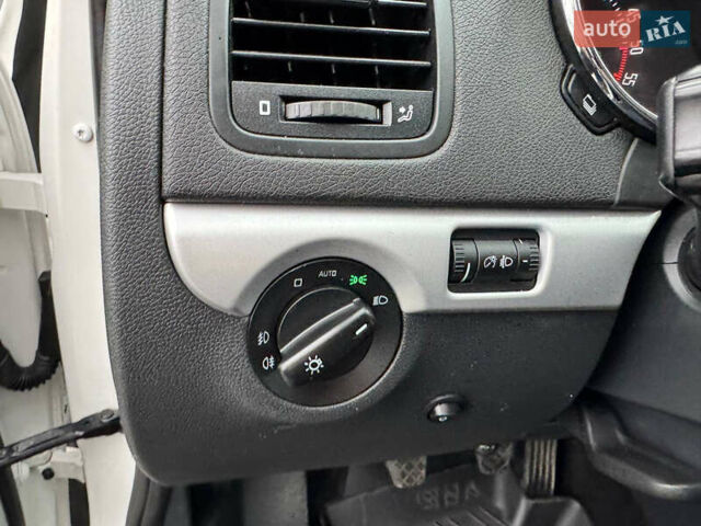 Белый Шкода Ети, объемом двигателя 2 л и пробегом 186 тыс. км за 10900 $, фото 51 на Automoto.ua