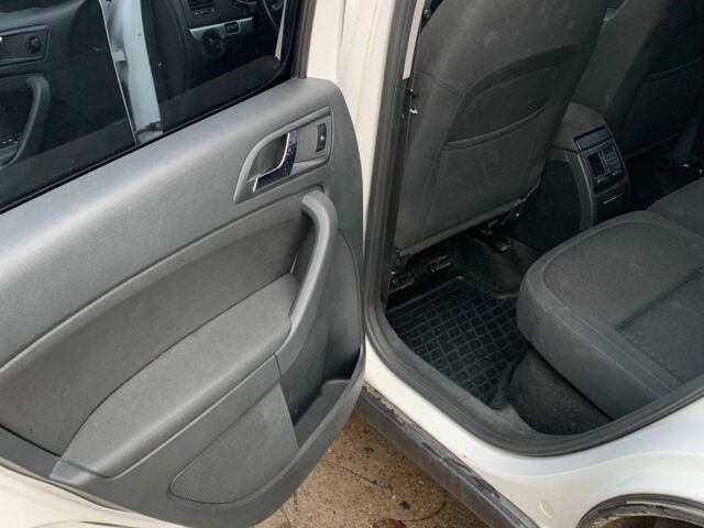 Белый Шкода Ети, объемом двигателя 1.8 л и пробегом 214 тыс. км за 8200 $, фото 4 на Automoto.ua