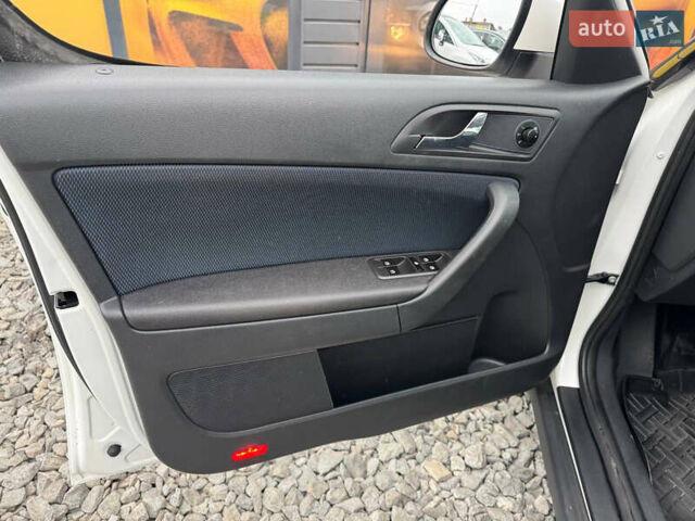 Белый Шкода Ети, объемом двигателя 2 л и пробегом 186 тыс. км за 10900 $, фото 49 на Automoto.ua