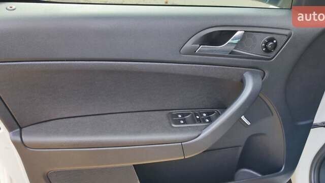 Білий Шкода Єті, об'ємом двигуна 1.2 л та пробігом 181 тис. км за 7700 $, фото 22 на Automoto.ua
