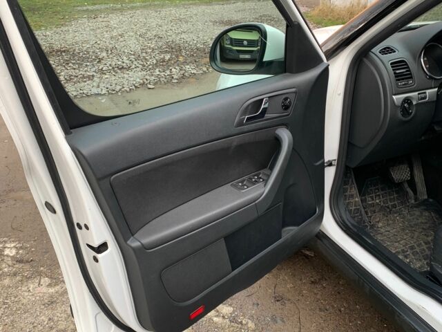 Белый Шкода Ети, объемом двигателя 1.8 л и пробегом 214 тыс. км за 8200 $, фото 3 на Automoto.ua