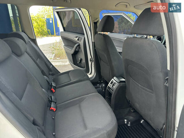 Білий Шкода Єті, об'ємом двигуна 1.2 л та пробігом 202 тис. км за 7500 $, фото 16 на Automoto.ua