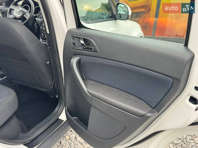 Белый Шкода Ети, объемом двигателя 2 л и пробегом 186 тыс. км за 10900 $, фото 42 на Automoto.ua