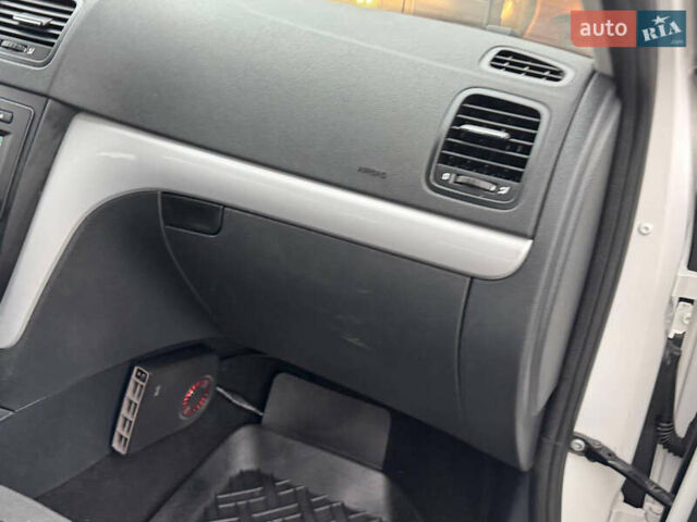 Белый Шкода Ети, объемом двигателя 2 л и пробегом 186 тыс. км за 10900 $, фото 35 на Automoto.ua